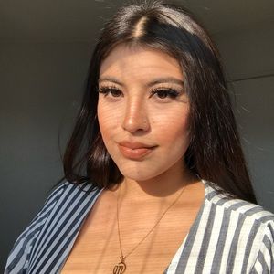 Meet your Posher, Julissa